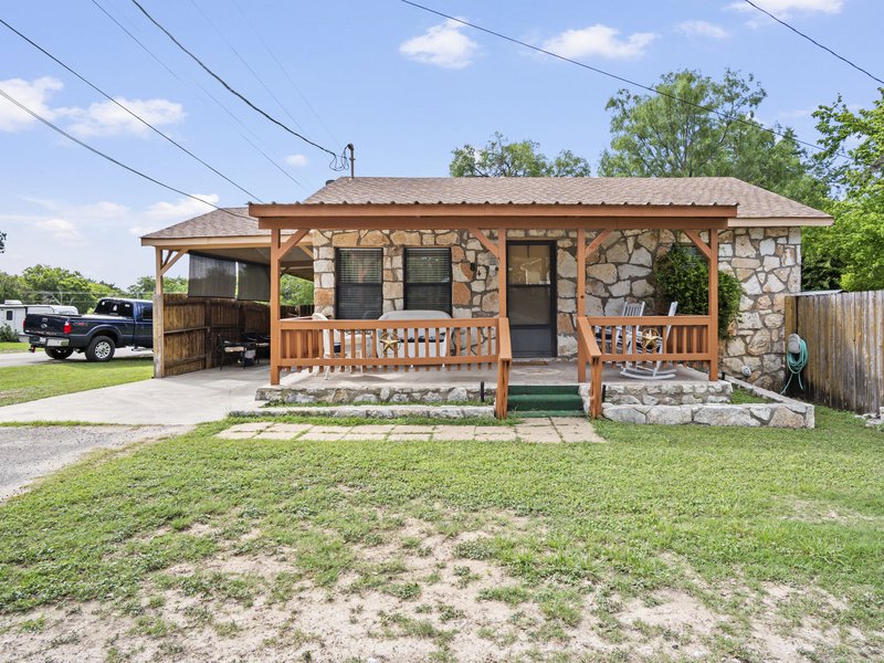 The Lazy Spur stone cottage