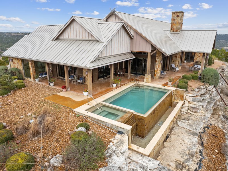 T Mountain Ranch hilltop home with pool